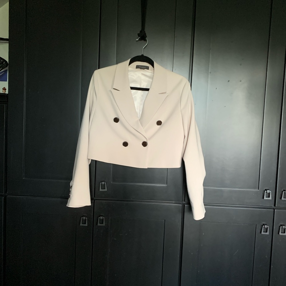 Elegant Cream Double-Breasted Women's Cropped Blazer